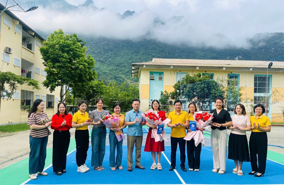 Bệnh viện Đa khoa khu vực Quỳnh Nhai tổ chức giao hữu thể thao